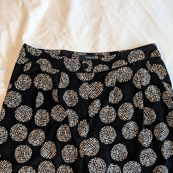 NWOT Forever 21 Polka Dot Cropped Pants (M) - Picture 3 of 3